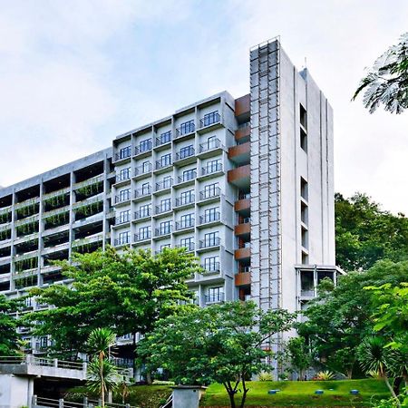 Oak Tree Emerald Semarang Hotel Exterior photo