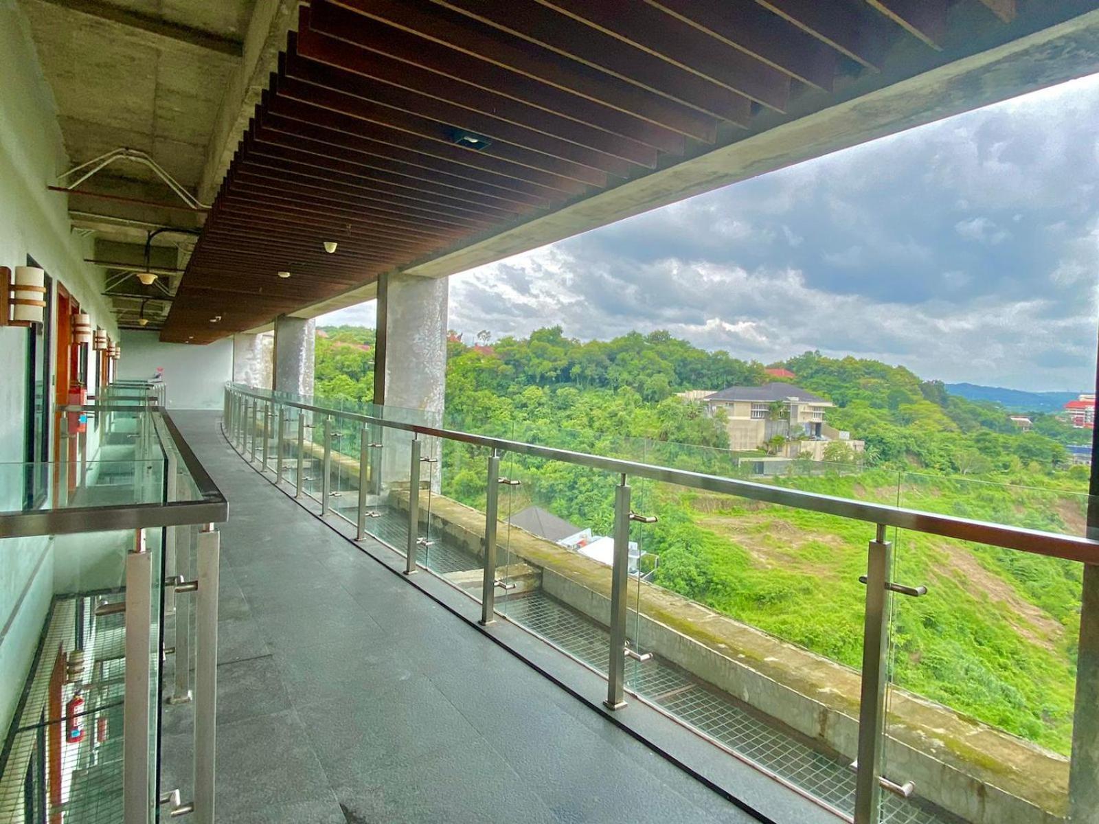 Oak Tree Emerald Semarang Hotel Exterior photo