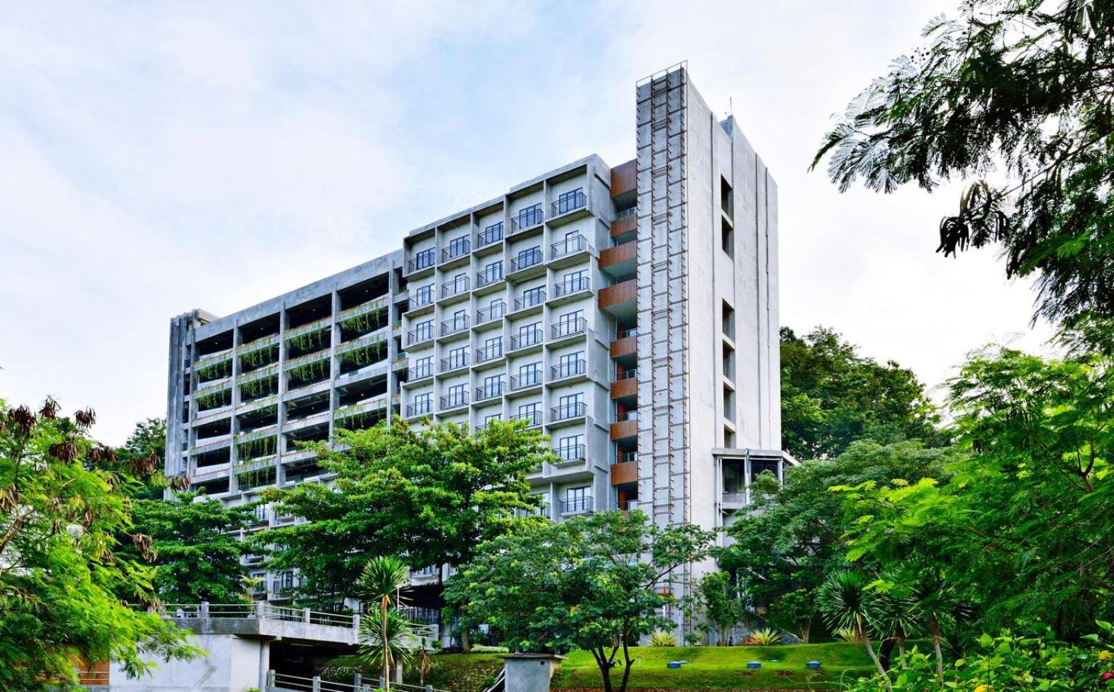 Oak Tree Emerald Hotel & Coventions Semarang Exterior photo