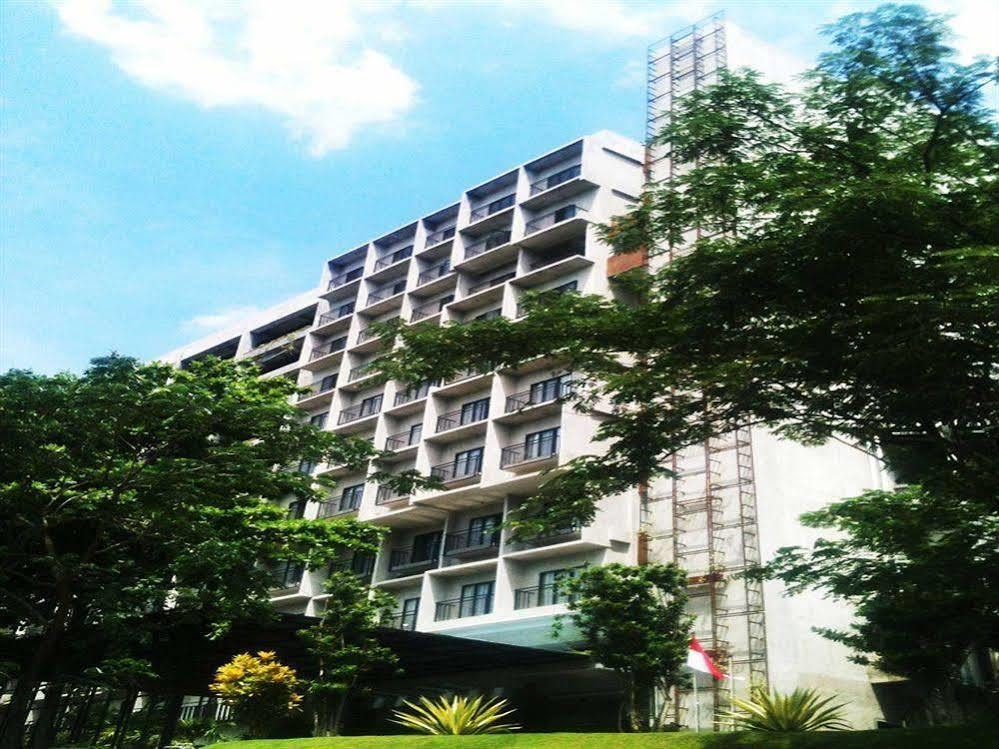 Oak Tree Emerald Hotel & Coventions Semarang Exterior photo