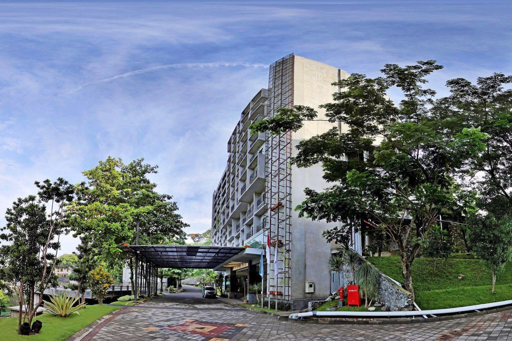 Oak Tree Emerald Hotel & Coventions Semarang Exterior photo